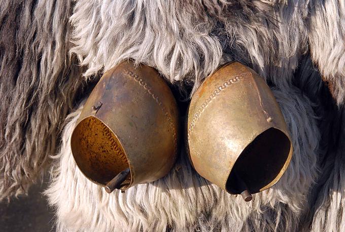 Glocken beim Perchtenlauf. Höllenfürst.