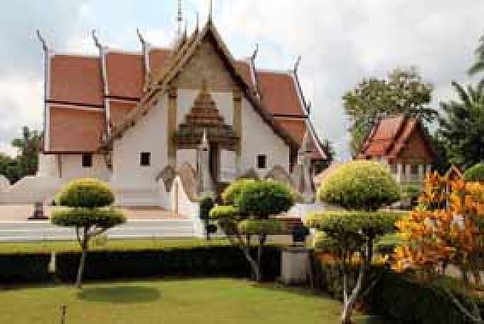 Über 400 Jahre alter Wat Phumin Tempel.