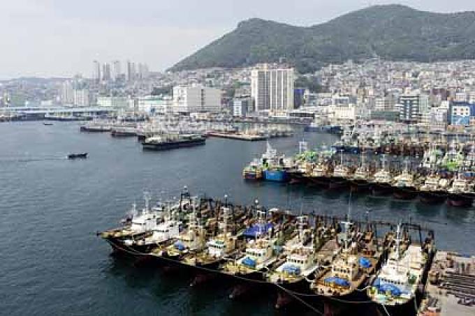 Blick auf die Stadt Busan und den Hafen