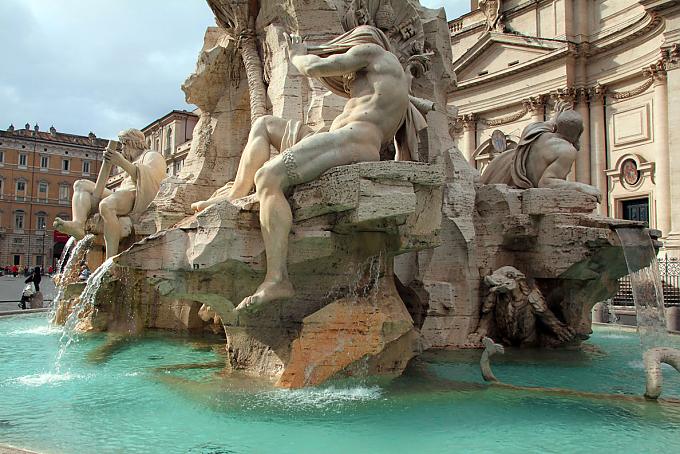 Der Vier-Ströme-Brunnen auf der Piazza Navona