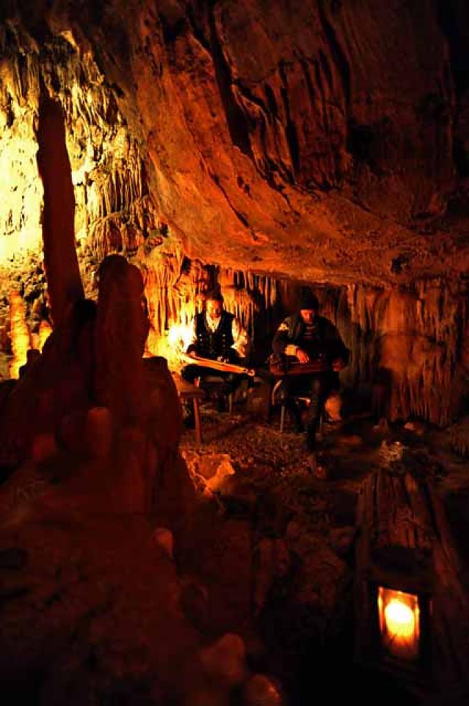 Musiker in der Dechenhöhle