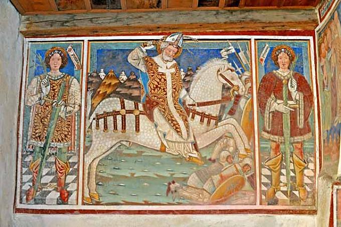 Die Apsis der alten Kirche mit den Malereien,die den Seregnesi zugeschrieben werden