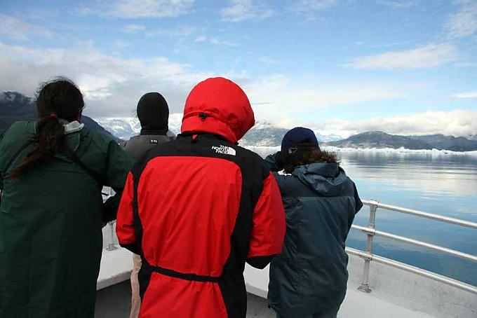 Beißende Kälte: Je näher das Boot an den Columbia Gletscher herankommt, desto kälter wird die Luft