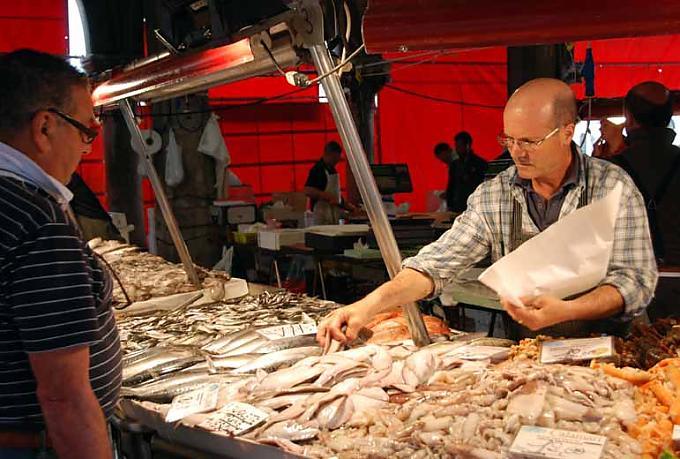 Im Fischmarkt von Venedig