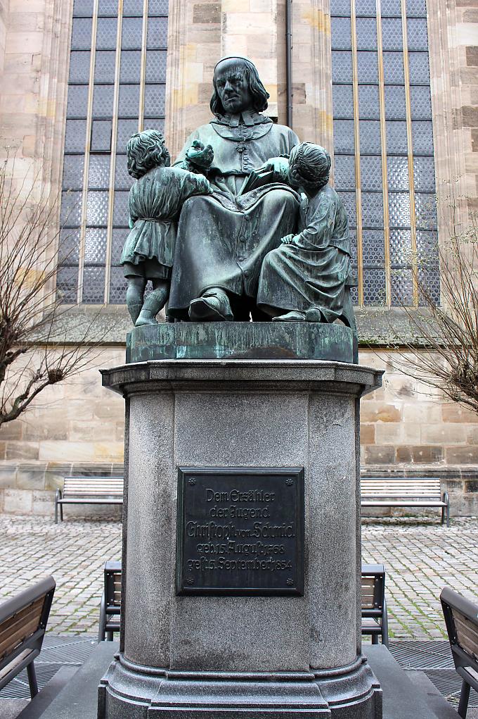 Denkmal von Christoph von Schmid auf dem Marktplatz von Dinkelsbühl Denkmal von Christoph von Schmid auf dem Marktplatz von Dinkelsbühl