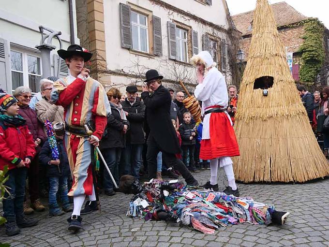 Hansel Fingerhut Spiel. Hansel Fingerhut Spiel.