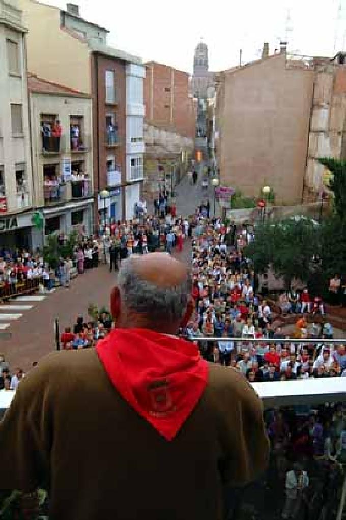 Robo de los Santos. Andosilla reklamiert die Heiligen in einer Rede fu?r sich Prozession mit Heiligen