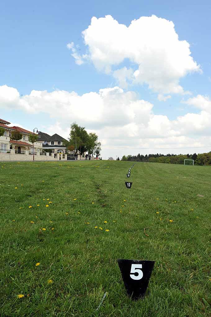 Wettkampffeld Eierweitwerfer