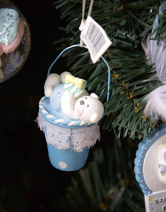 Plastikbären in Plastikeimern. Plastikbären in Plastikeimern.