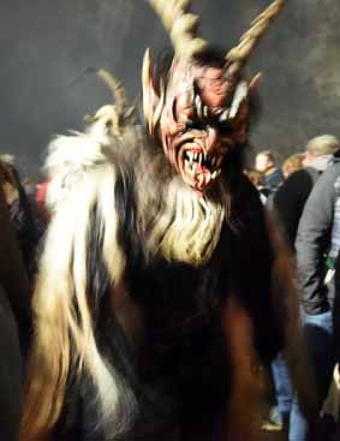 Perchtenlauf in Ebenau. Krampusse und Perchten. Perchtenlauf in Ebenau. Krampusse und Perchten.