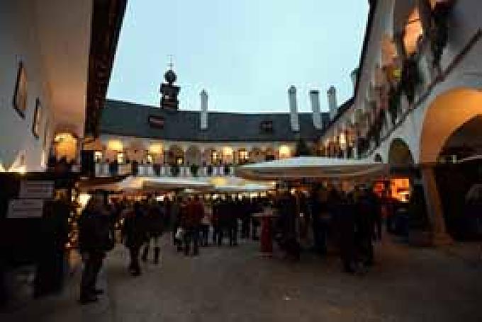 Innenhof des Landschlosses Innenhof des Landschlosses