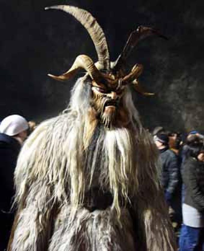 Perchtenlauf in Ebenau. Krampusse und Perchten. Perchtenlauf in Ebenau. Krampusse und Perchten.