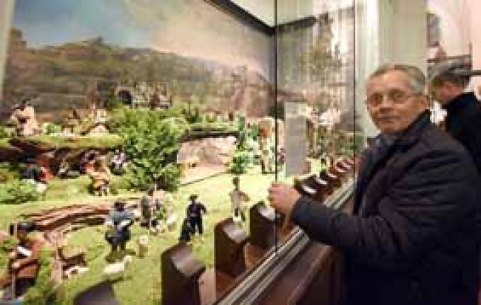 Pünktlich zu Beginn des Advents hat Alois Ebner in der Wandelkrippe die erste Szene „Herbergssuche“ installiert. Pünktlich zu Beginn des Advents hat Alois Ebner in der Wandelkrippe die erste Szene „Herbergssuche“ installiert.