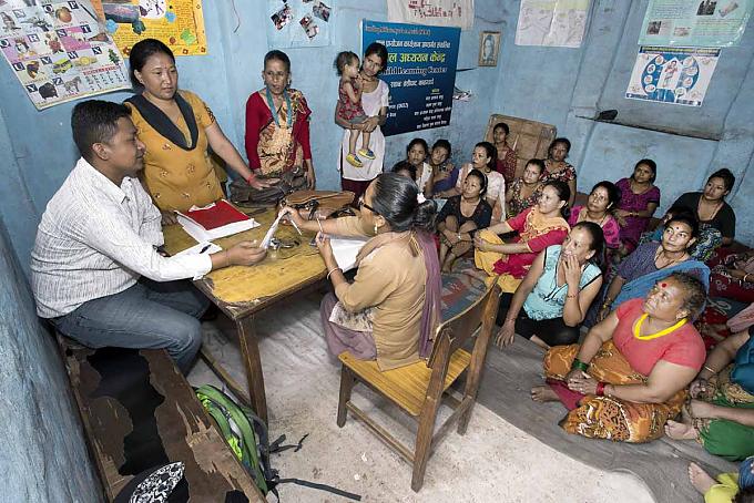 "Slum-Committee" im Gemeinschaftsraum "Slum-Committee" im Gemeinschaftsraum