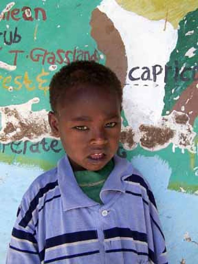 Patenkind Ashura besucht seit zwei Jahren eine Schule. Patenkind Ashura besucht seit zwei Jahren eine Schule.