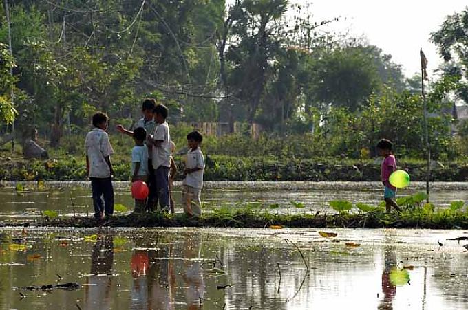 Con Per Kai spielt mit seinen Freunden Con Per Kai spielt mit seinen Freunden