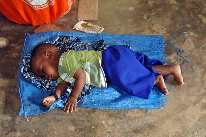 Abdillah schläft während der Sitzung Abdillah schläft während der Sitzung