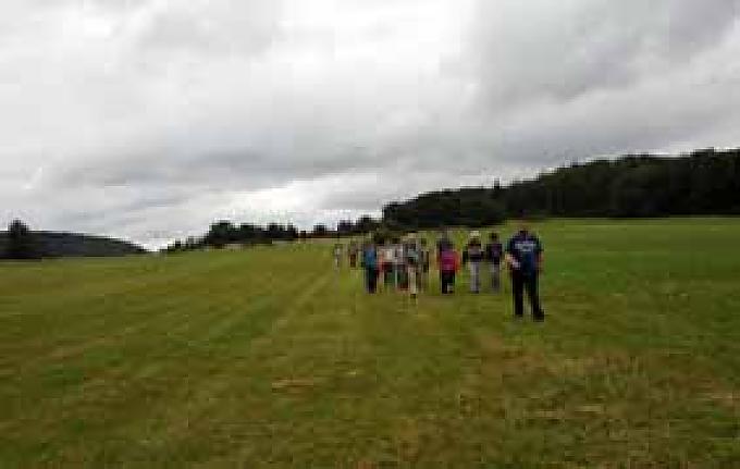 Wanderer unterwegs auf dem Tobelkopf Wanderer unterwegs auf dem Tobelkopf
