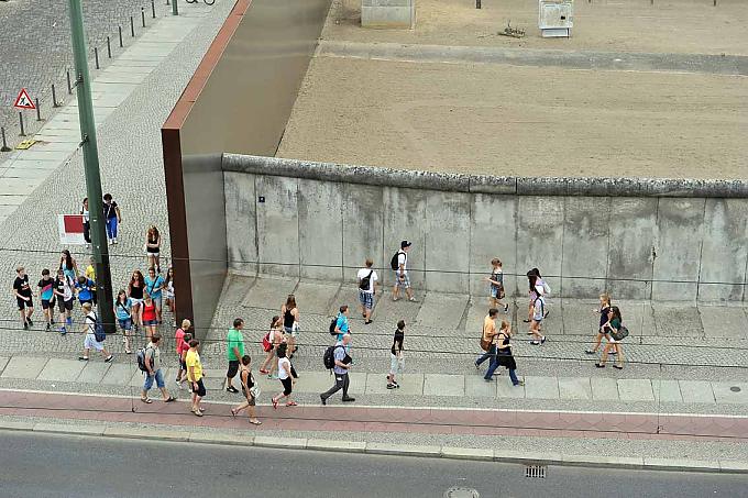 Besuch in der Mauergedenkstätte an der Bernauer-Strasse Besuch in der Mauergedenkstätte an der Bernauer-Strasse