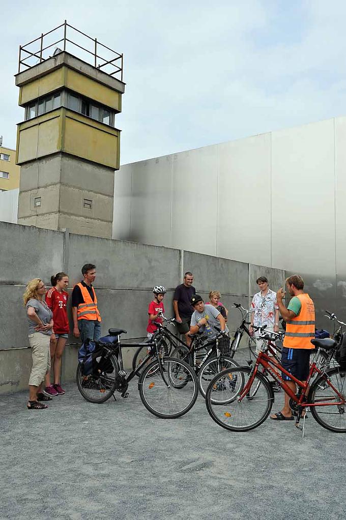Besuch in der Mauergedenkstätte an der Bernauer-Strasse Besuch in der Mauergedenkstätte an der Bernauer-Strasse