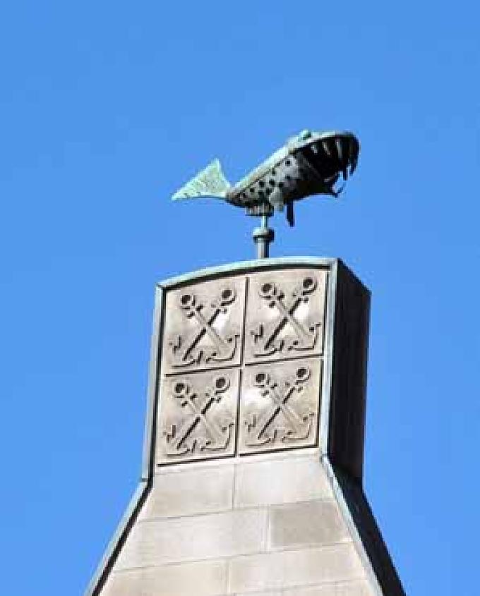 Fisch auf der Giebelspitze der Raths-Apotheke Fisch auf der Giebelspitze der Raths-Apotheke