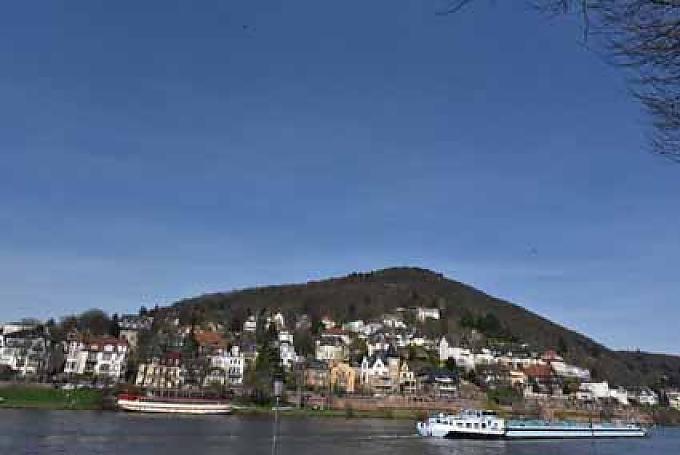 Blick von Heidelberg zum Heiligenberg. Blick von Heidelberg zum Heiligenberg.