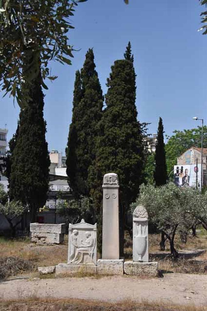 Stele der Hegeso im Grabbezirk des Koroibos Stele der Hegeso im Grabbezirk des Koroibos