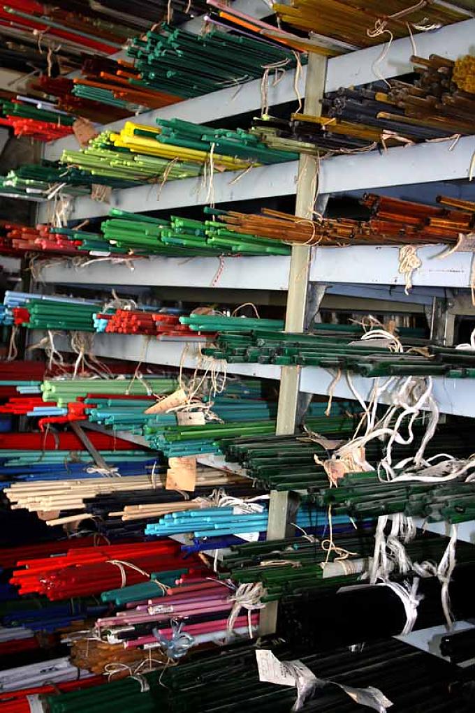 Buntes Glasstangenlager Drehen der Perlen