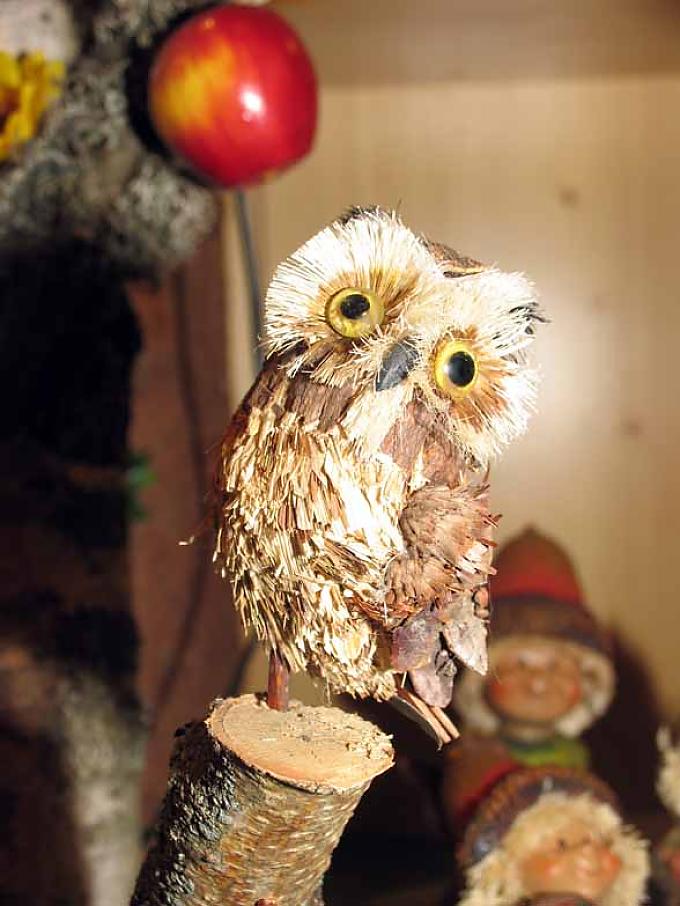 Eule in einer Krippendarstellung Theo Gütermann