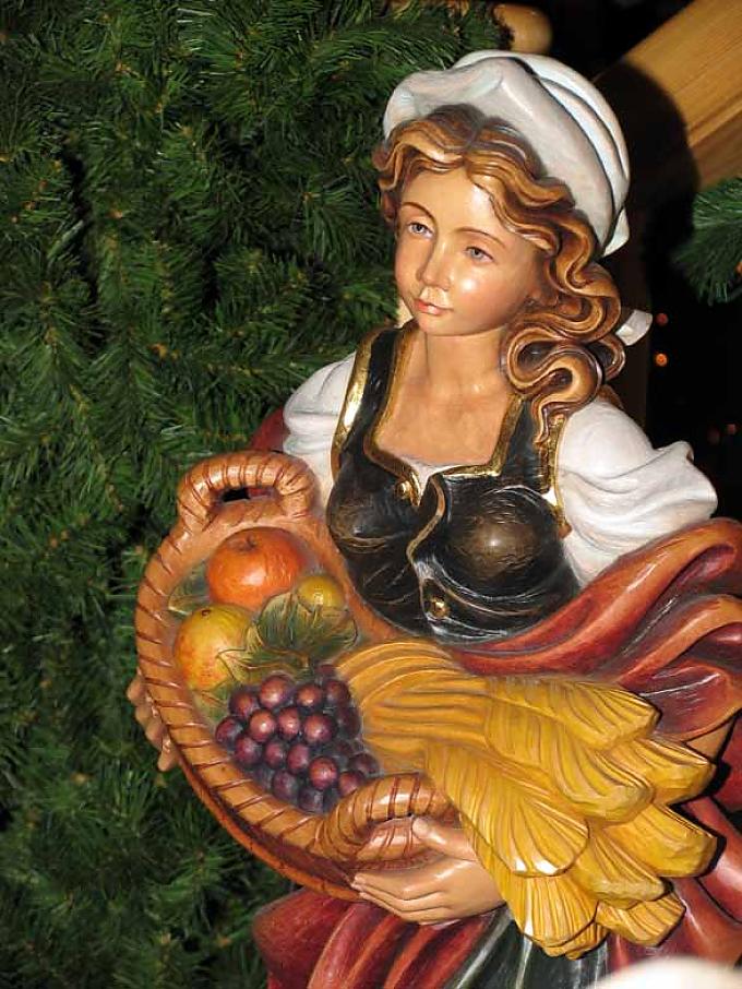 Magd mit Früchtekorb Theo Gütermann