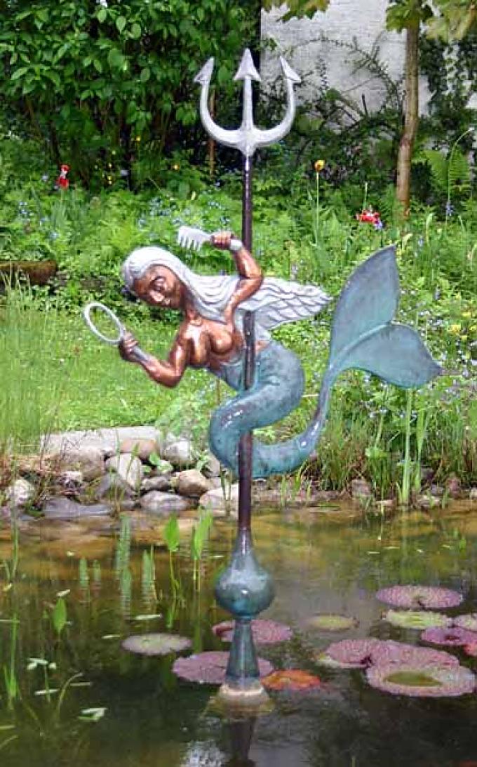 Die Nixe kämmt sich ihr goldenes Haar Werkzeug