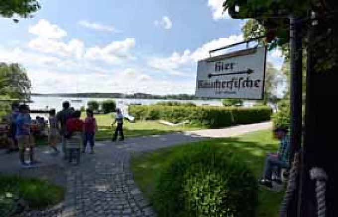 Fischerhaus am Seeufer. Fischerhaus am Seeufer.