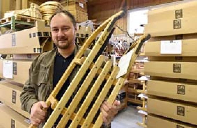 Firmenchef Dreier mit Davoser Schlitten. Firmenchef Dreier mit Davoser Schlitten.