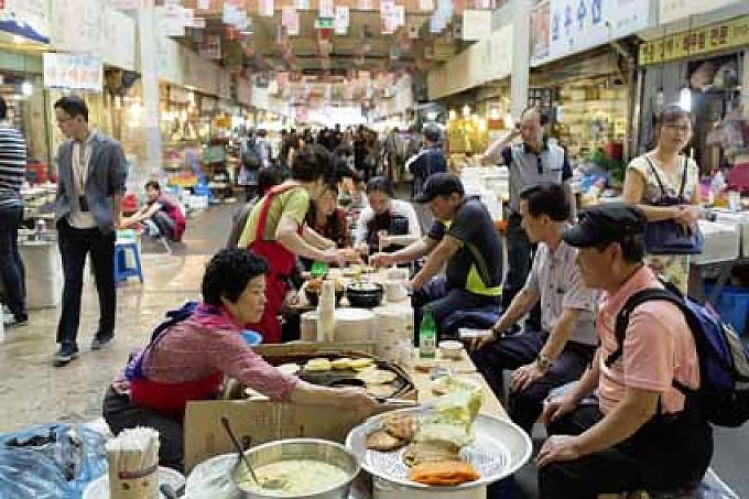 Kim Jong Cha bereitet Jon zu