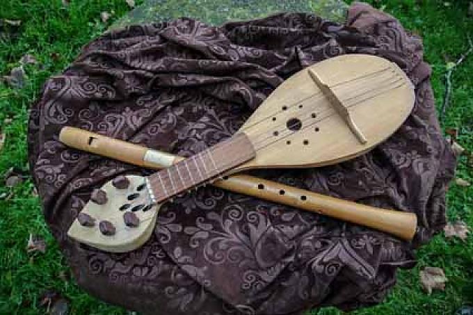 Instrumente des Minnesängers Holger Schäfer aus Adelebsen. 