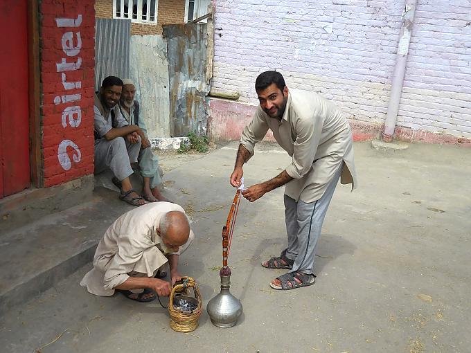 Zub Sahib, die Heilige im Auto