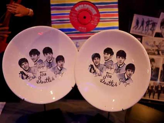 Beatles-Devotionalien im British Music Experience in Liverpool