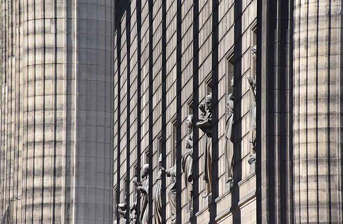 Griechischer Tempel in französischer Hauptstadt
