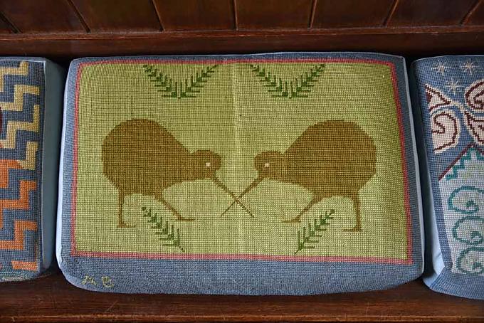 Kissenkunst in der Kirche