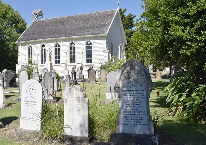 Gotteshaus mit Einschusslöchern 