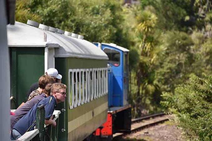 Dampfross auf offener Straße