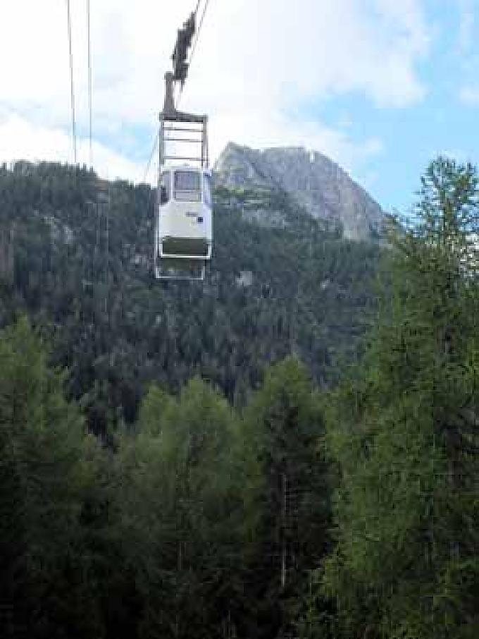 Die Pranzaira-Albigna Seilbahn wurde 1956 ursprünglich als Werksseilbahn der Bergeller Kraftwerke gebaut.
