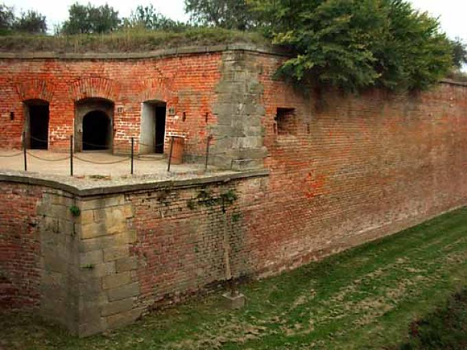 Besucher in der kleinen Festung