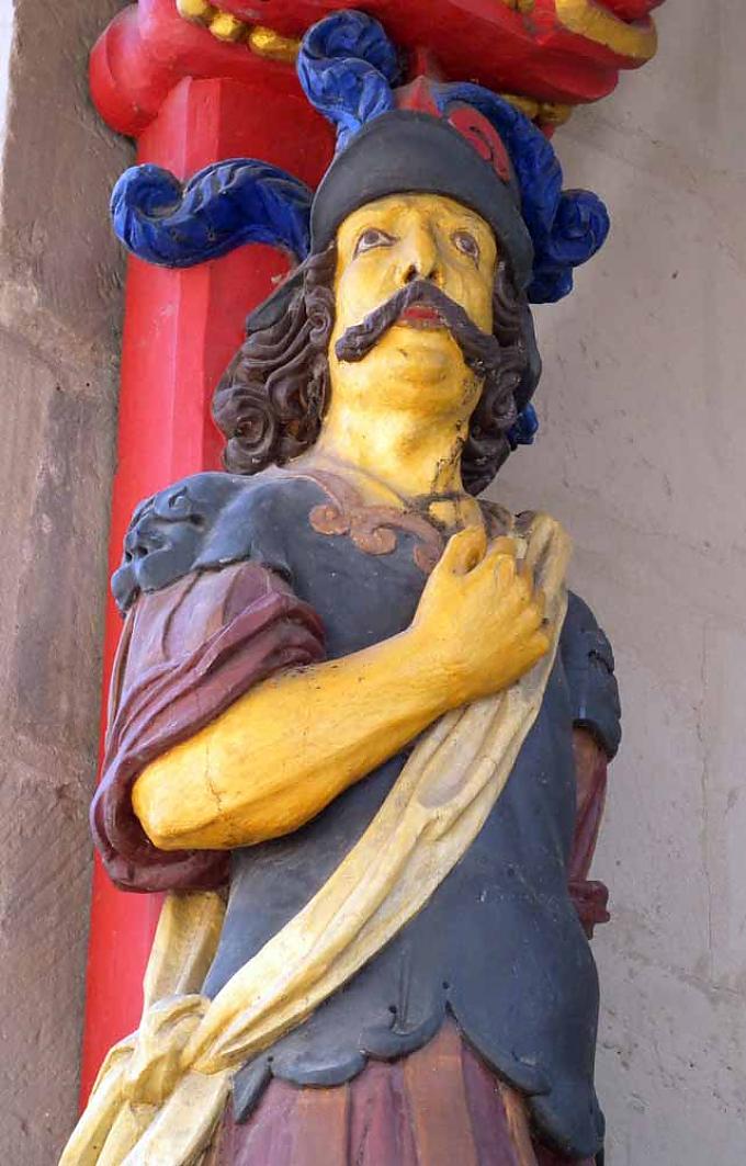 Der Duderstädter Holzbildhauer Andreas Georg Kersten schuf die allegorischen Figuren Mauritius, Justitia und Caritas am Rathaus