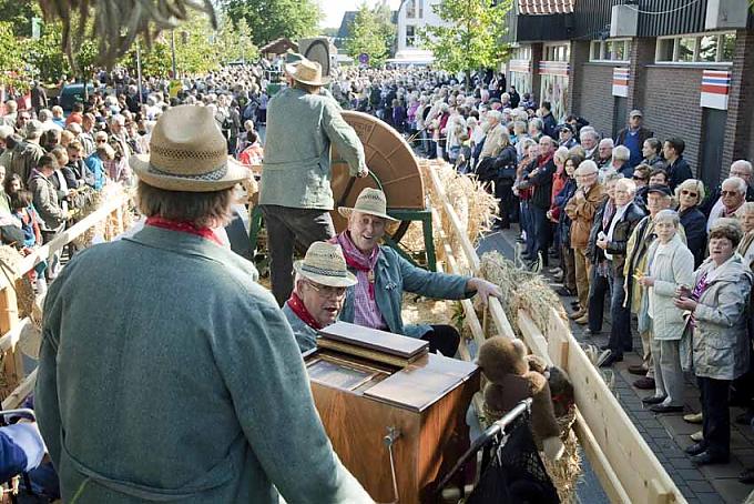 Das ganze Dorf macht mit
