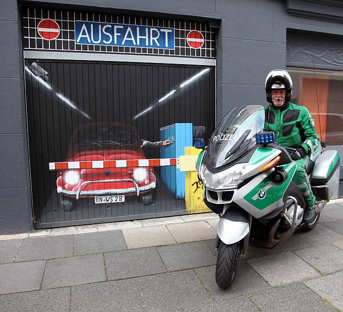 Mit Pinsel und Pistole