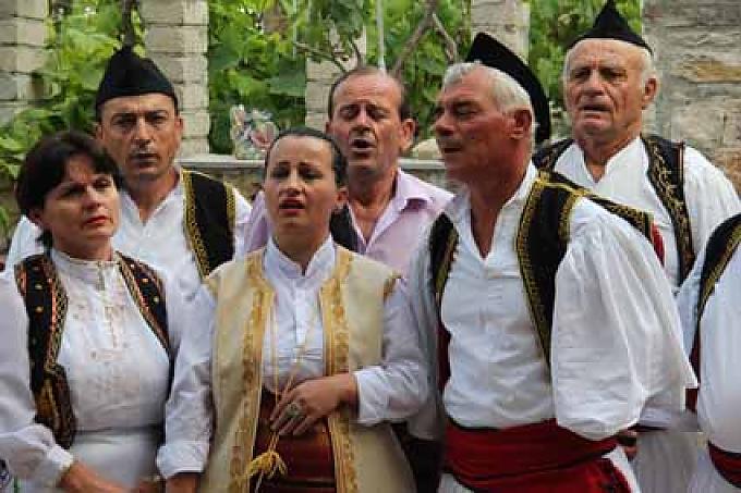 Lebendige Tradition: Polyphone Gesangsgruppe im Dorf Pilur