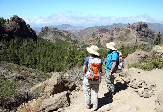 Höhlendörfer, Bananenplantagen und Vulkankrater