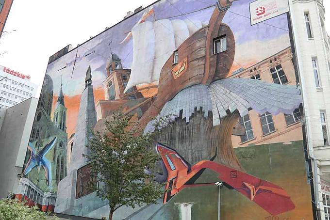 Hölzernes Schiff auf einem Wandgemälde 