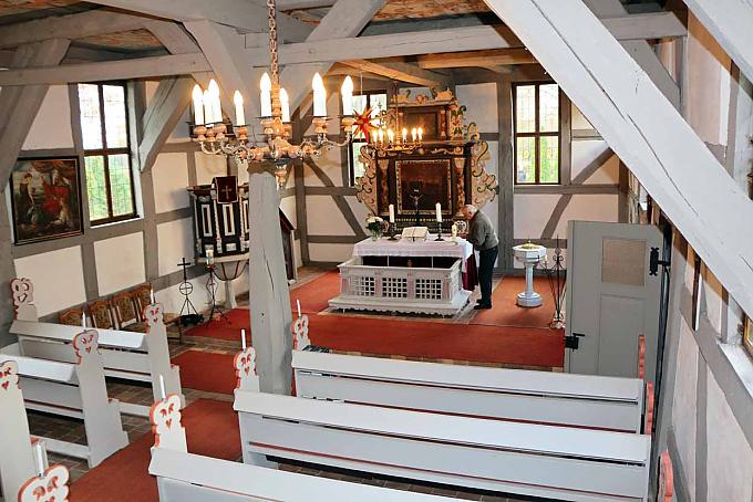 Frau Schulz will die Kirche im Dorf lassen